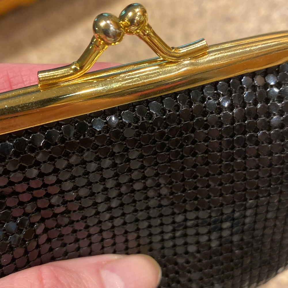 Dressy Fancy Coin Purse Bag With Kisslock Black and Gold Colored - Picture 15 of 17